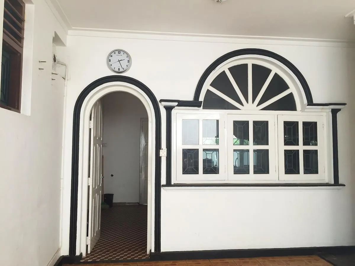 Proso Villa Negombo 3*,